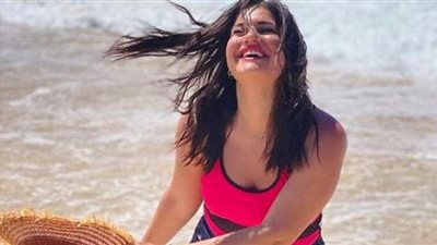 ديانا هشام تستمتع بالبحر في أحدث ظهور