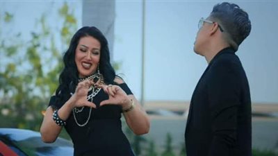 عمر كمال يطرح كليب أوعدك مع سمية الخشاب (فيديو)