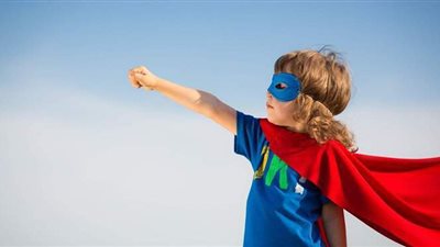 دراسة تكشف عن كارثة تصيب الأطفال الذين يتناولون الطعام أمام التليفزيون