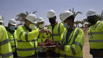 محافظ أسيوط يزور المدينة الرياضية ومزرعة الفواكه بـ