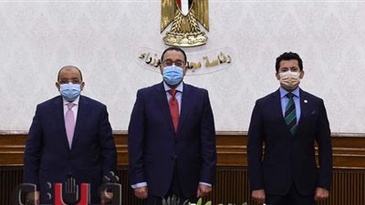 مدبولي يشهد توقيع مذكرة تفاهم لدعم المشروعات المتوسطة والصغيرة