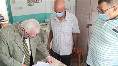 وكيل وزارة التعليم في الإسكندرية يتفقد لجان امتحانات الإعدادية