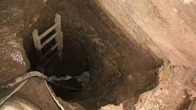 رئيس الوحدة المحلية ببنها يتفقد المنازل المتصدعة بسبب التنقيب عن الآثار