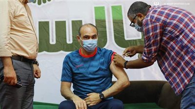 المصري يحصل علي اللقاح المضاد لكورونا| صور