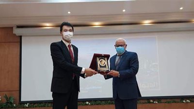 محافظ بورسعيد يبحث سبل تعزيز التعاون مع سفير فيتنام | صور