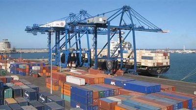 ميناء دمياط تستقبل 25 سفينة متنوعة اليوم