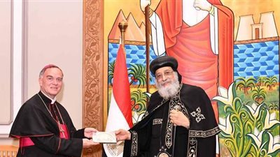 البابا تواضروس وسفير الفاتيكان يستعرضان العلاقات بين الكنيستين