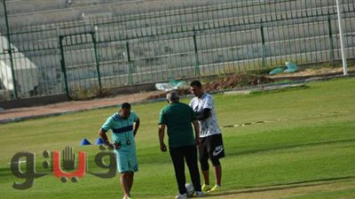 خالد عيد يجتمع بجهازه الفني بعد عودة الفريق للتدريبات استعدادا للإسماعيلي | صور