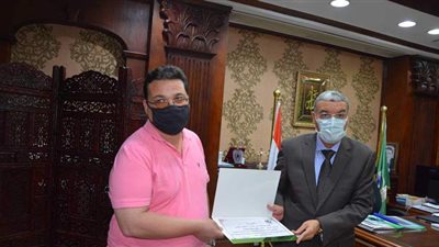 محافظ المنيا يكرم وفد صندوق التنمية المحلية