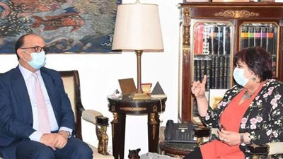 وزيرة الثقافة تستقبل سفير تونس بالقاهرة | صور