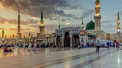 حادثة نادرة في المسجد النبوي.. ورئاسة شؤون الحرمين تطيح بمسؤولين كبار من كوادرها
