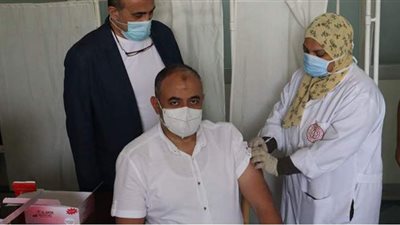 جامعة الأزهر تواصل تطعيم منسوبيها بالجرعة الثانية لفيروس كورونا
