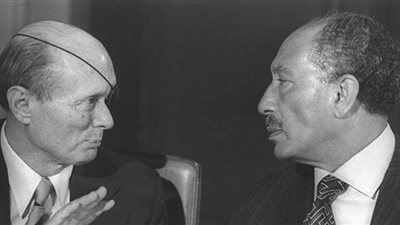 السادات استشاط غضبًا.. رفع السرية عن وثائق عملية «أوبرا» لقصف مفاعل أوزيراك العراقي