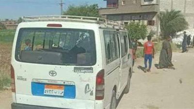 السواق غلطان وحذروه.. شاهد عيان يروي تفاصيل مثيرة في استهداف ميكروباص مذبحة قنا