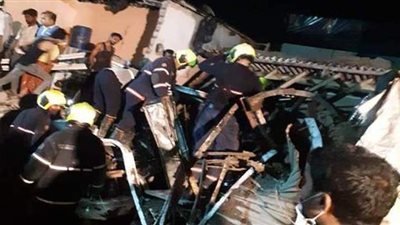 مصرع 11 شخصا بينهم 8 أطفال في انهيار مبنى بمدينة مومباي الهندية | فيديو