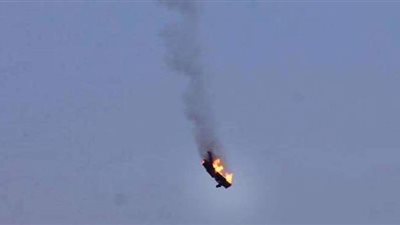 كانت تقل رهبانا بوذيين.. مصرع 12 شخصا على الأقل في تحطم طائرة عسكرية في ميانمار