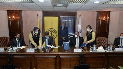 توقيع بروتوكول تعاون بين مصر للطيران وGold's Gym
