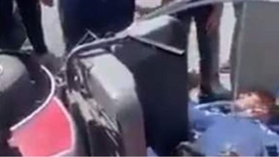 لحظة دهس سيارة شرطة الاحتلال الإسرائيلي لمسن فلسطيني | فيديو