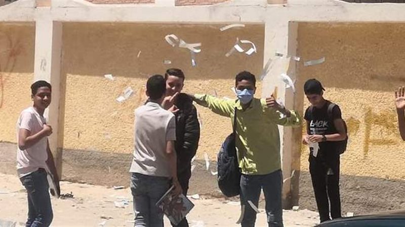 طلاب الشهادة الإعدادية