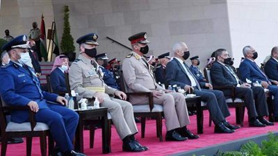 وزير الدفاع يعود إلى أرض الوطن بعد زيارته للأردن