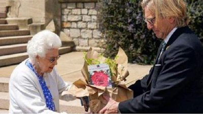 في ذكرى ميلاده.. ملكة بريطانيا تتلقى زهرة نادرة تحمل اسم زوجها الراحل