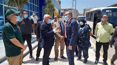 محافظ بورسعيد ومدير صندوق تطوير العشوائيات يتفقدان الميناء الجديد بالضواحي | صور