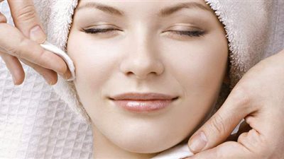 بدون مستحضرات تجميل.. أسرار الاستمتاع ببشرة نضرة شابة للأبد