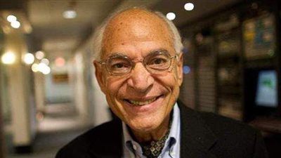 فاروق الباز يكشف حقيقة ظهور كائنات فضائية على كوكب الأرض