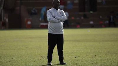 موسيماني يحاضر اللاعبين قبل استئناف تدريبات لاعبي الأهلي