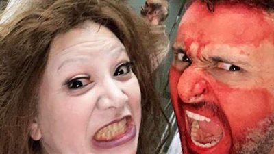 «بتعمل إعلان معجون سنان».. رامز جلال ساخرا من مشهد انتصار في فيلم أحمد نوتردام