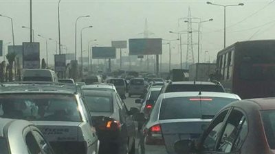 توقف حركة المرور بمحور 26 يوليو بعد سقوط ونش بالشيخ زايد