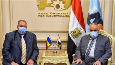 مباحثات مكثفة لرئيس العربية للتصنيع مع سفيري رومانيا وجنوب أفريقيا