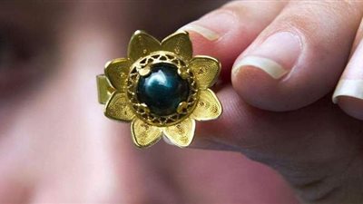 بعد 46 عاما.. امرأة تعثر على خاتمها المفقود