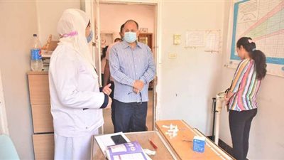 محافظ أسيوط يتفقد مركز الرعاية الصحية بالسراقنا | فيديو