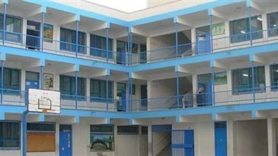 مدرسة خاصة ترفض طفلة بسبب شعرها المجعد