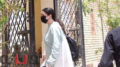 للمرة الثالثة.. إيمي سمير غانم توثق زيارتها لقبر والدها بهذه الطريقة