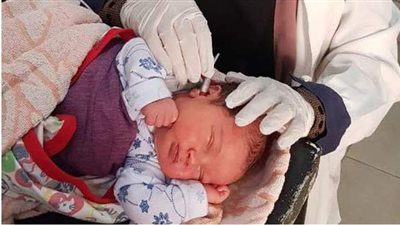فحص 7867 طفلًا حديث الولادة بالمنيا ضمن مبادرة السمعيات