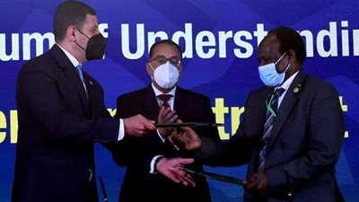 رئيس الوزراء يشهد التوقيع على مذكرتي تفاهم لتعزيز التعاون مع السودان وجوبا