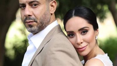 «بالأبيض والسيمون»... إطلالة جذابة لـ محمد فراج وبسنت شوقي في عقد قرانهما