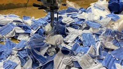 مصادرة 86 ألف كمامة وجوانتى مجهولة المصدر داخل شركة بالجيزة