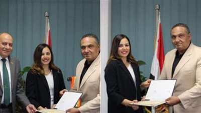 مطار برج العرب يكرم موظفة عثرت على مشغولات ذهبية