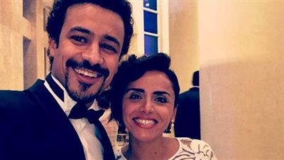 علا رشدي برفقة زوجها أحمد داوود في صورة منذ 14 عاما