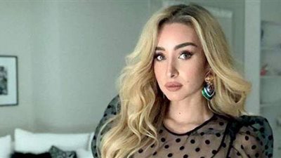 هنا الزاهد تطلب الدعاء لوالدتها اليوم لخضوعها لعملية جراحية