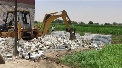 إزالة ثلاثة غرف مقامة بالمخالفة في مساكن المدبح جنوب الجيزة | صور