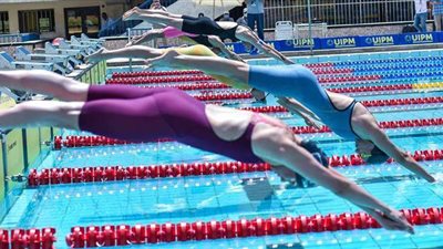 الفرنسية كلوفيل تتصدر منافسات السباحة في نهائي بطولة العالم للخماسي الحديث