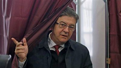 بعد صفع ماكرون.. سياسي فرنسي بارز يتعرض لاعتداء من نوع آخر | فيديو