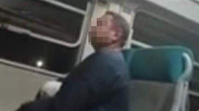 قصة الفيديو الفاضح في القطار.. وتحرك من الشرطة والسكك الحديدية