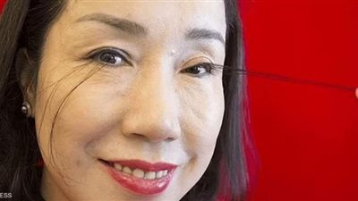 سعيدة بحالها.. صاحبة أطول رموش في العالم تُذهل الأطباء