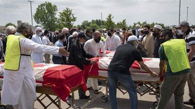 جنازة مهيبة للعائلة المسلمة ضحية الكراهية في كندا | صور