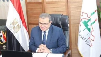 القوى العاملة: صرف 2.4 مليون جنيه منحة لـ4850 عاملا بالمنيا